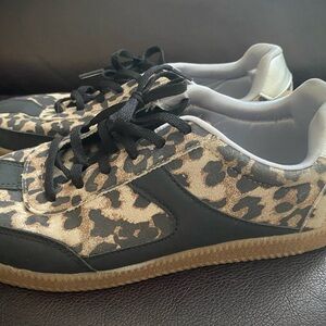 Women’s Size 8.5 Leopard Printed Fashion Sneakers Shoes NOBO Causal Comfy